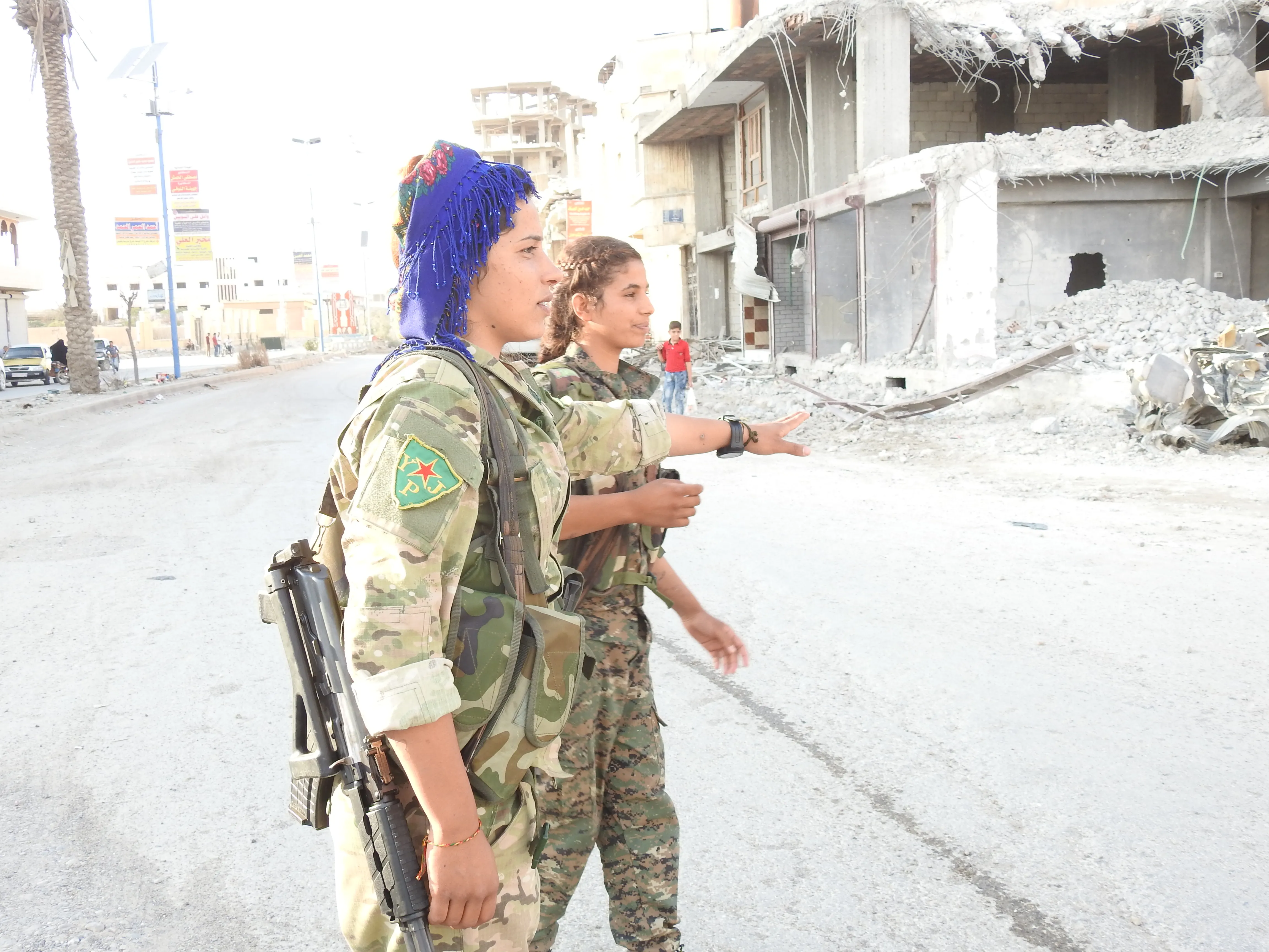 Las mujeres de Al-Raqqa un año después de liberarse de la oscuridad de IS -3