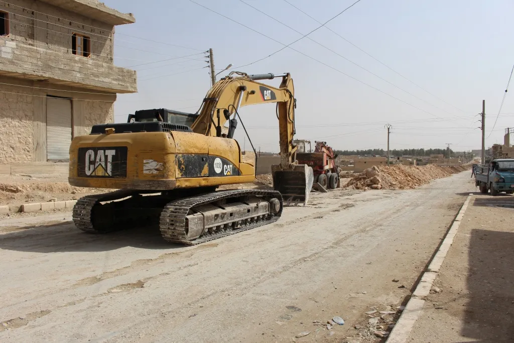 Municipio de Manbij inaugura nueva carretera de un kilómetro de longitud