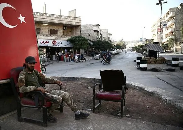 Daily Mail: el miedo reina sobre Afrin luego de ser capturado por pandillas respaldadas por Turquía
