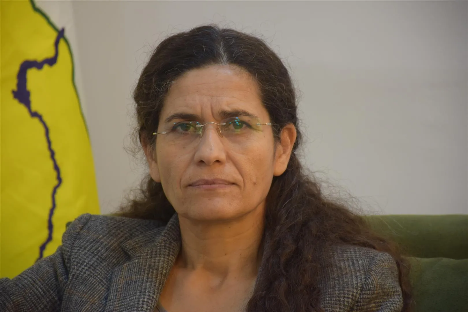 Elham Ahmed: Ruleta en Siria según la antigua constitución para traer el desastre a los sirios