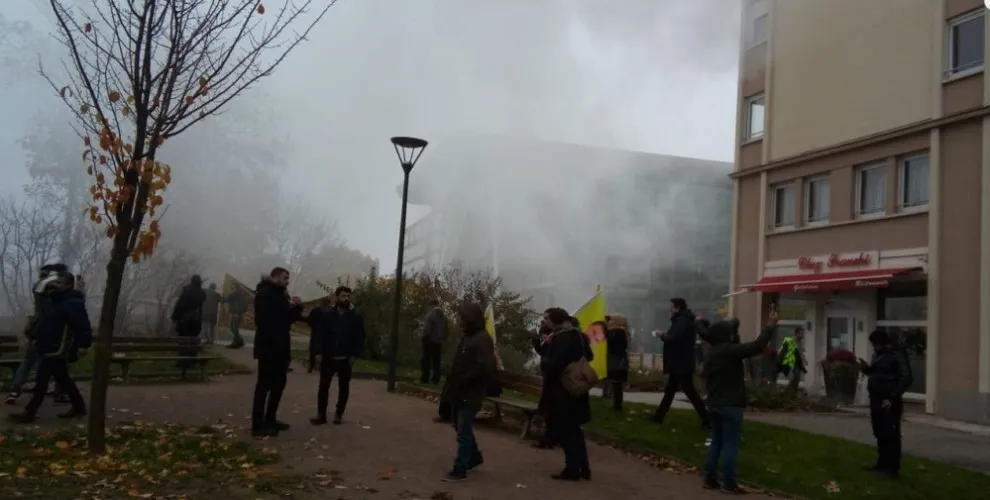 Policía francesa ataca a los manifestantes en Estrasburgo