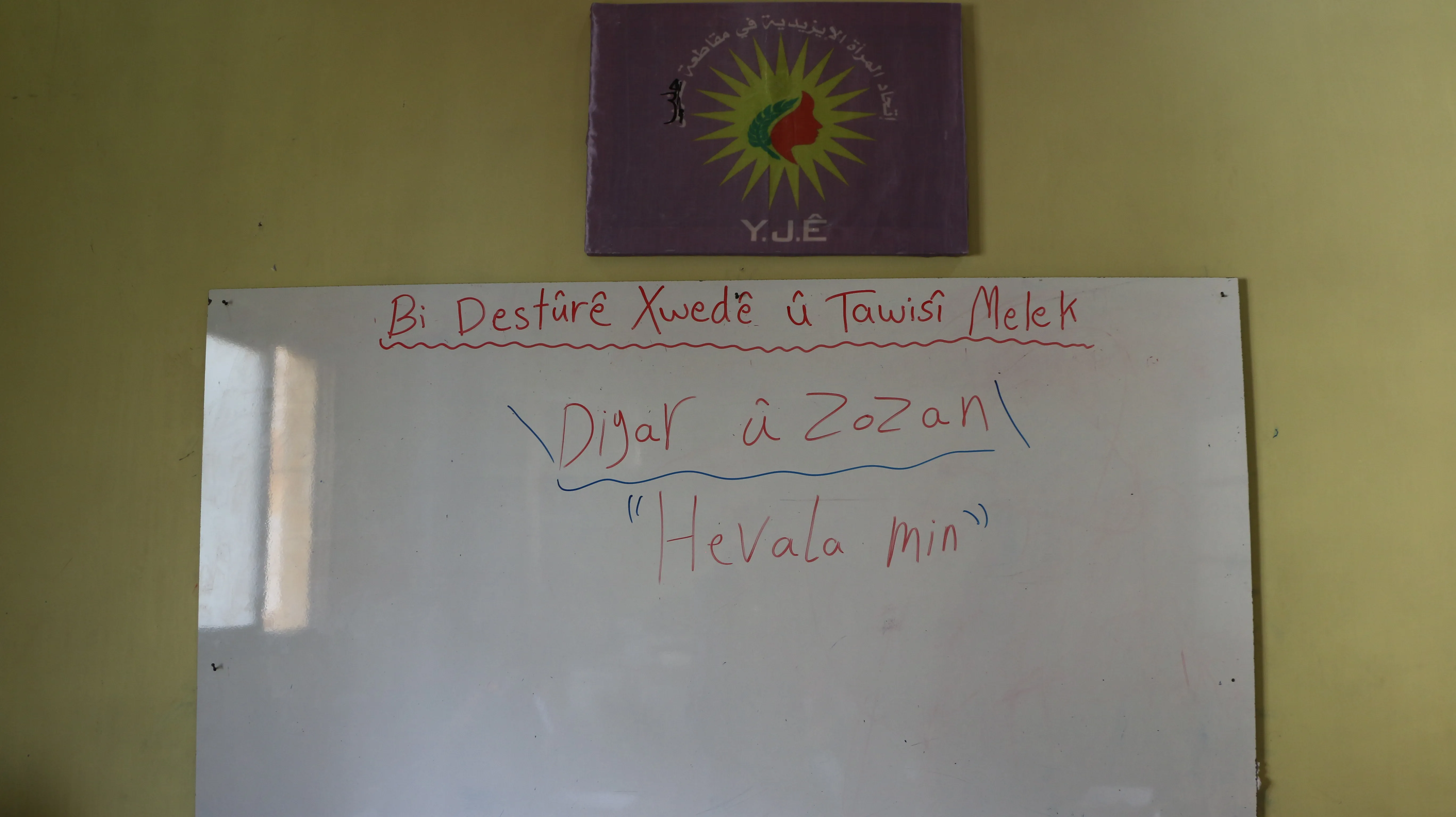 Casa Yazidi en Sheikh Maqsoud responde a las masacres y protege las enseñanzas religiosas
