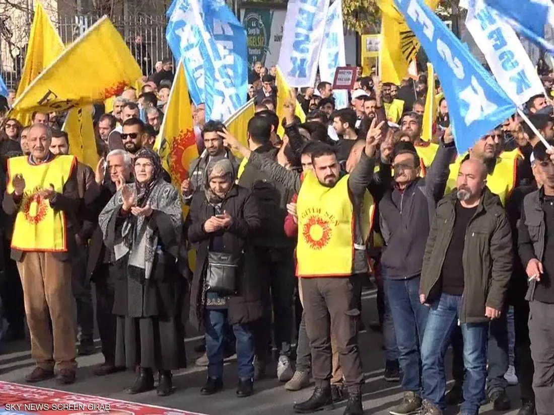 En desafío a la política de Erdogan, "Chaquetas Amarillas" en Turquía