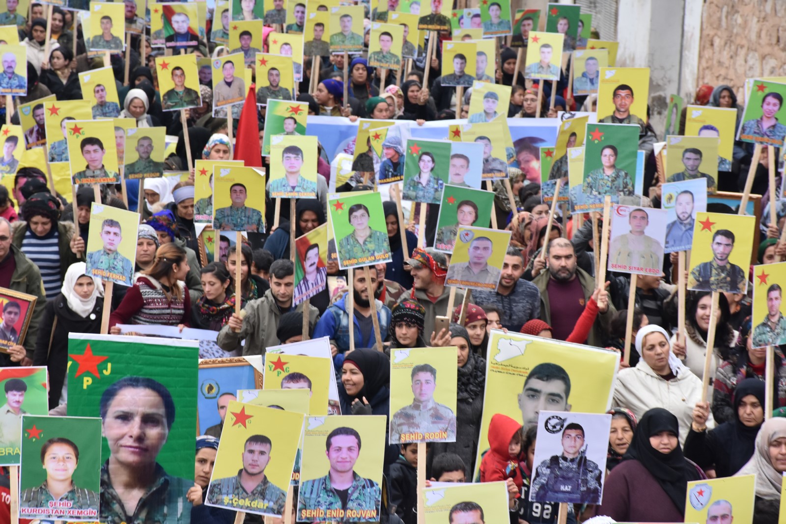 Familias de los mártires de Afrin y al-Shahba: nos sacrificaremos para liberar a Afrin