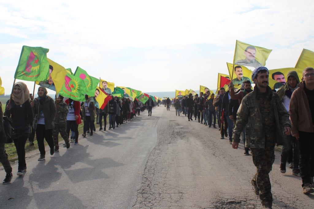 Dentro de la condena de la trama... Los jóvenes revolucionarios siguen marchando hacia Kobani