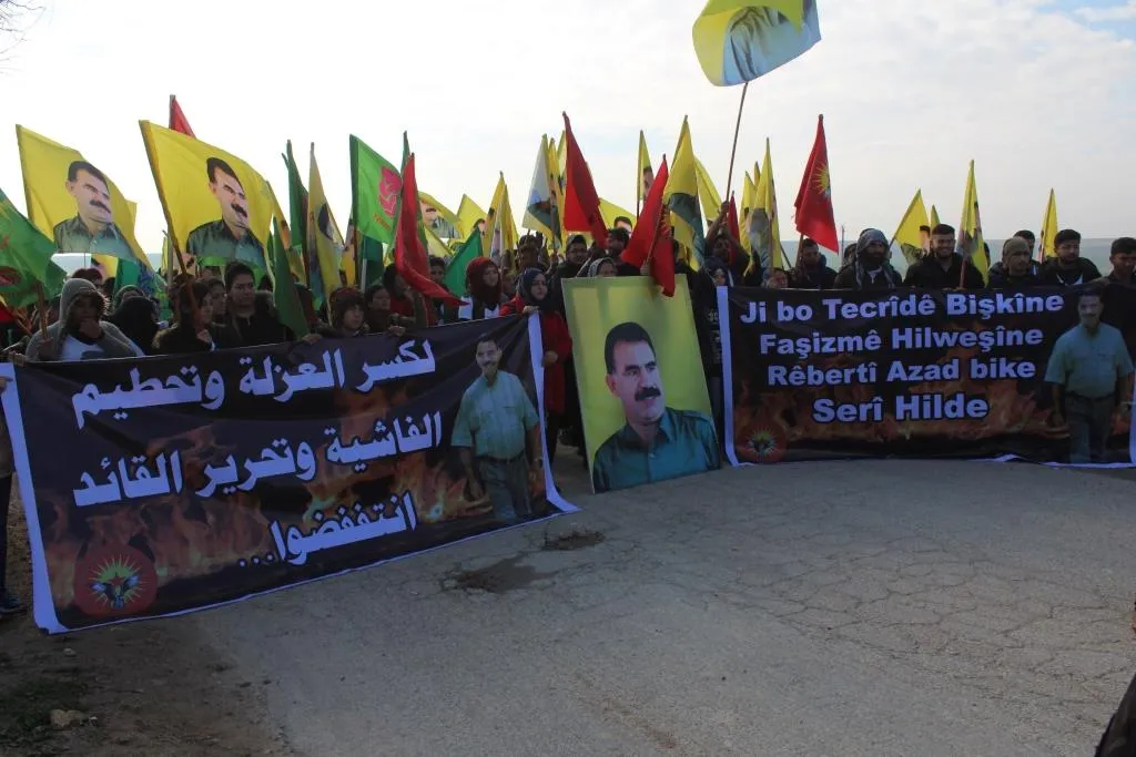 Dentro de la condena de la trama... Los jóvenes revolucionarios siguen marchando hacia Kobani