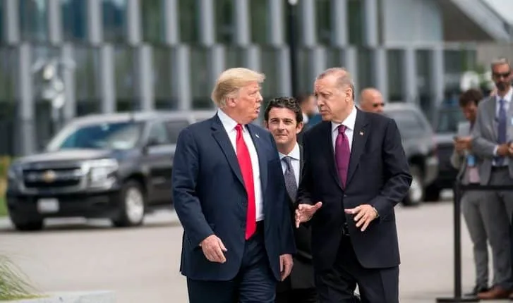Trump suspende el trato de los combatientes estadounidenses con Turquía