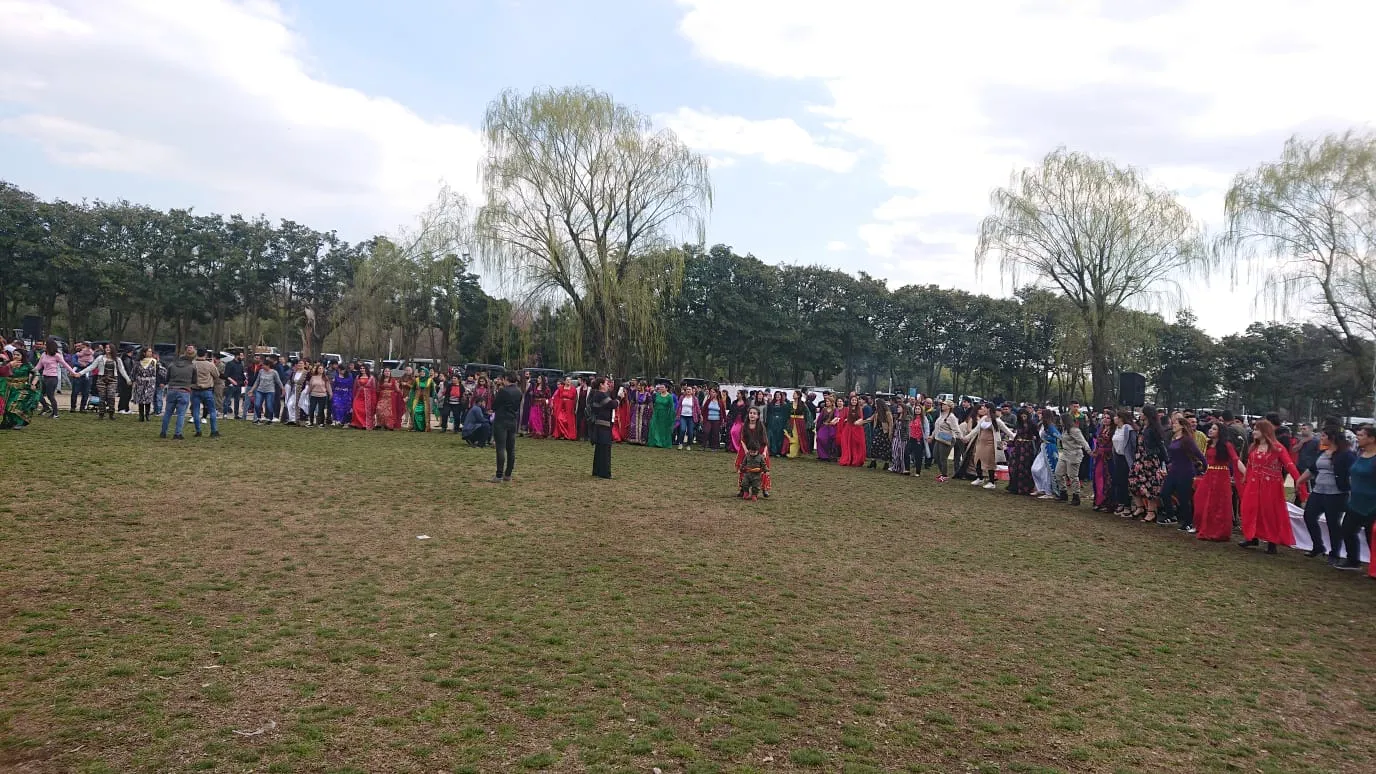 Comunidad kurda en Japón celebra Newroz