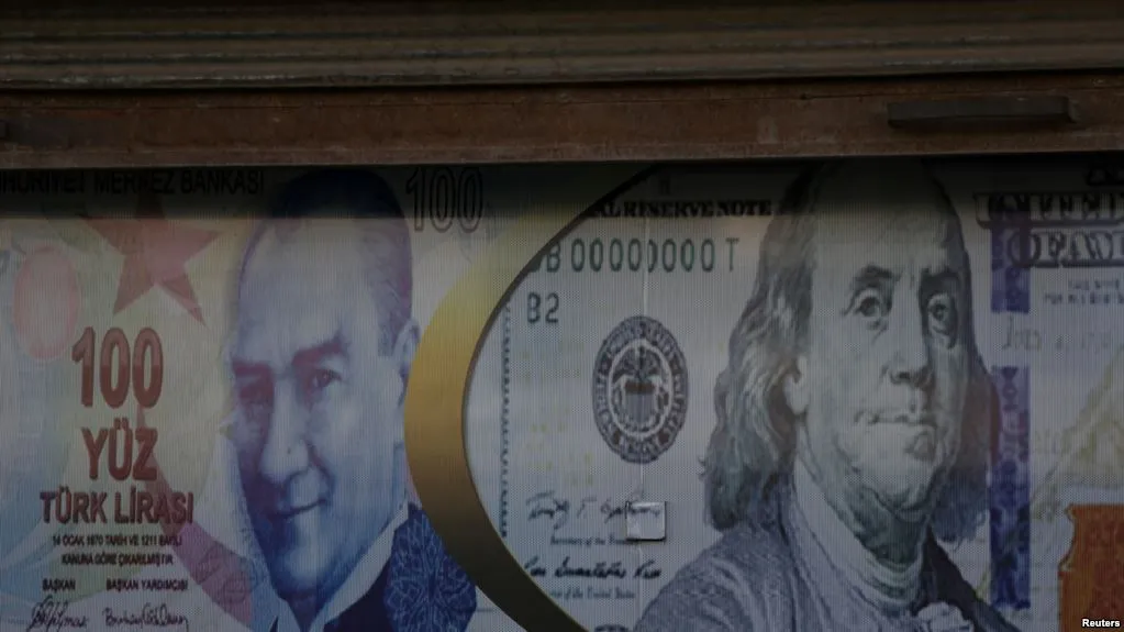 Nuevo golpe a la lira turca en un momento delicado preocupa al partido de Erdogan