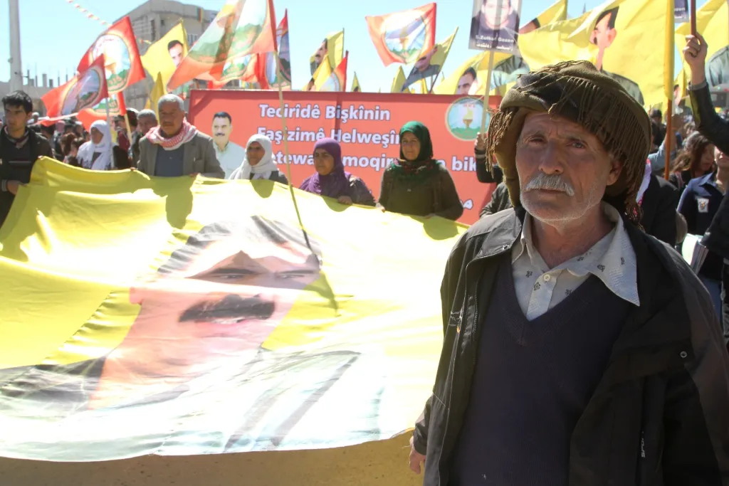 Marcha en Kobanî en solidaridad con Zülküf Gezen