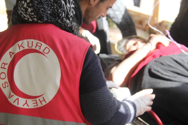 1 civil y 3 elementos del régimen sirio fueron heridos en bombardeos de Sherawa