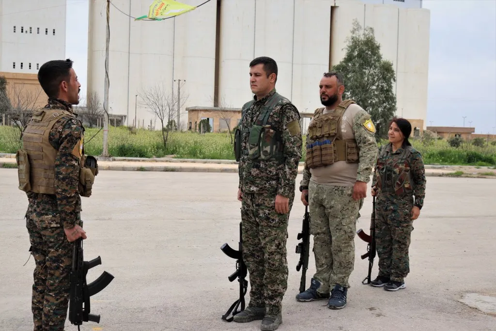 SDF finalizó un nuevo curso de entrenamiento para sus luchadores en al-Tabqa