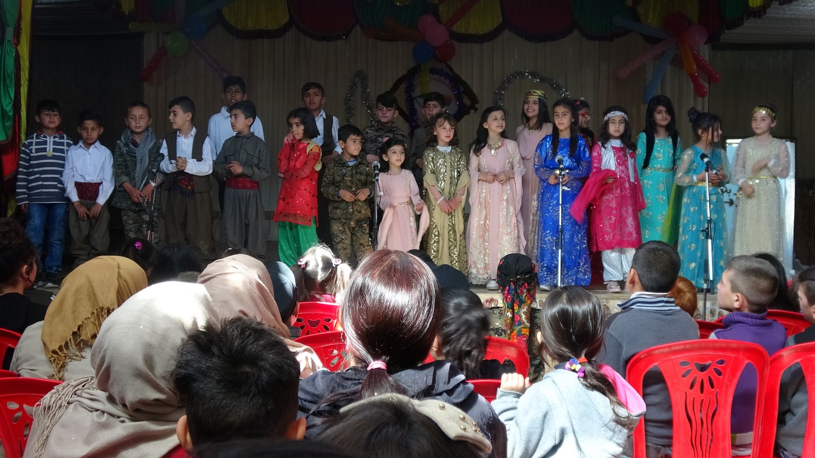 Celebración para niños en al-Hasakah con motivo de Newroz