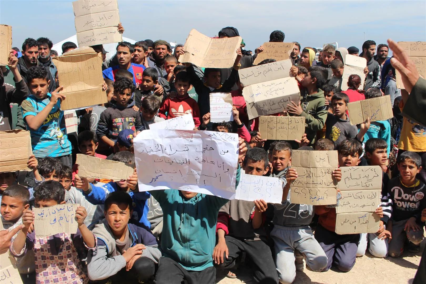 Desplazados en el campamento de Arisha piden ayuda a las organizaciones