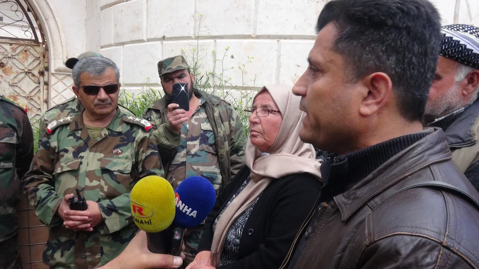 Pueblo de Afrin protesta contra los acuerdos de división del territorio sirio