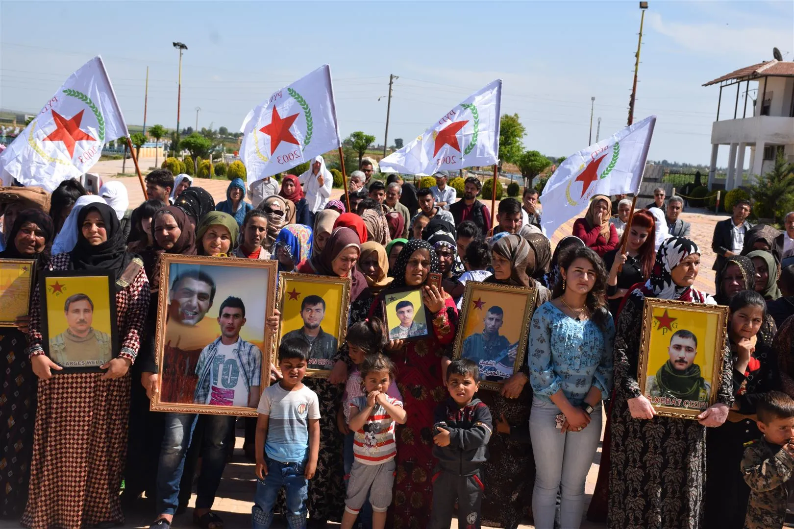 Pueblo de Al-Hasaka conmemoró los mártires de abril
