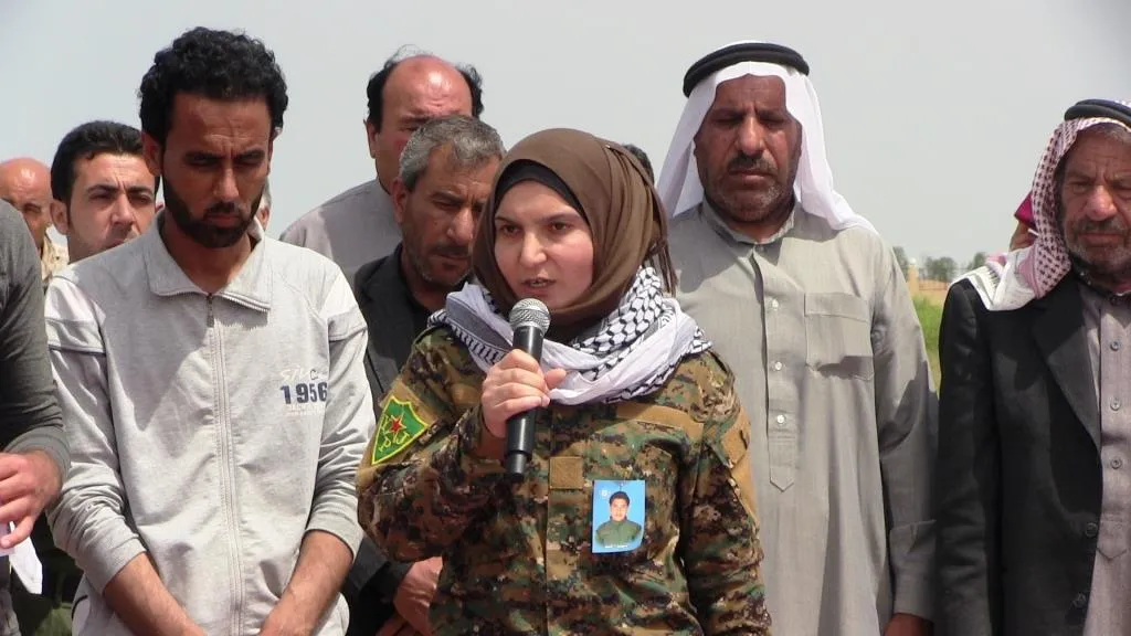Cadáver del mártir Ahmad al-Hussein se despidió en al-Raqqa