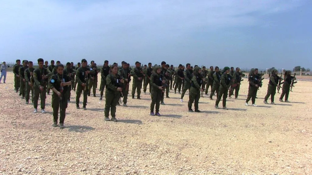 Cadáver del mártir Ahmad al-Hussein se despidió en al-Raqqa