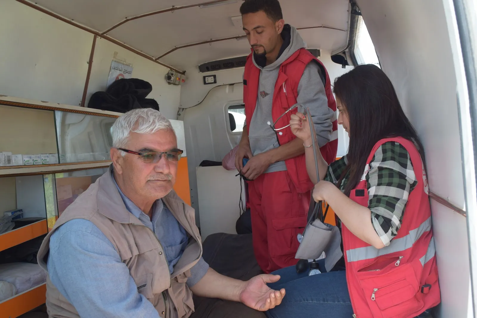 Media Luna Roja Kurda se esfuerza por mejorar el sector de la salud en al-Shahba