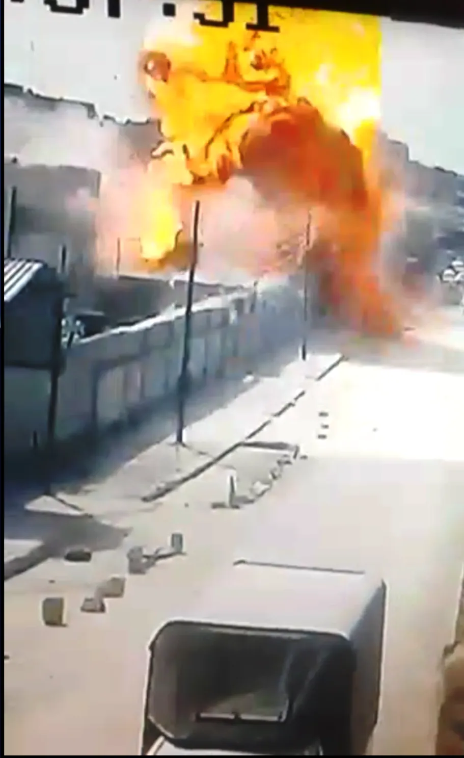 Video... 1ª escena del atentado suicida en Manbij