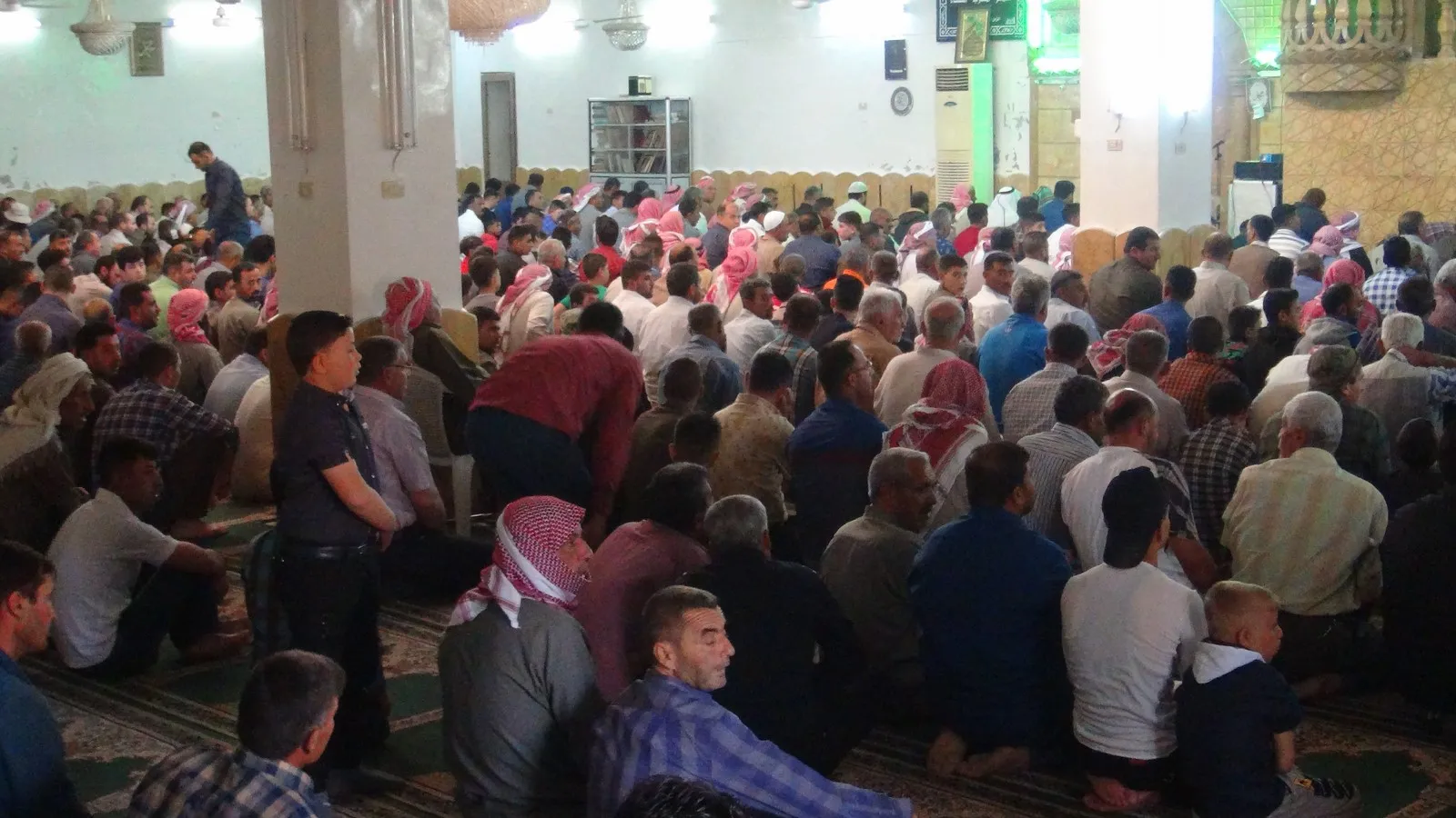 Personas de Afrin y al-Shahba comenzaron a visitar los santuarios de los mártires en Eid