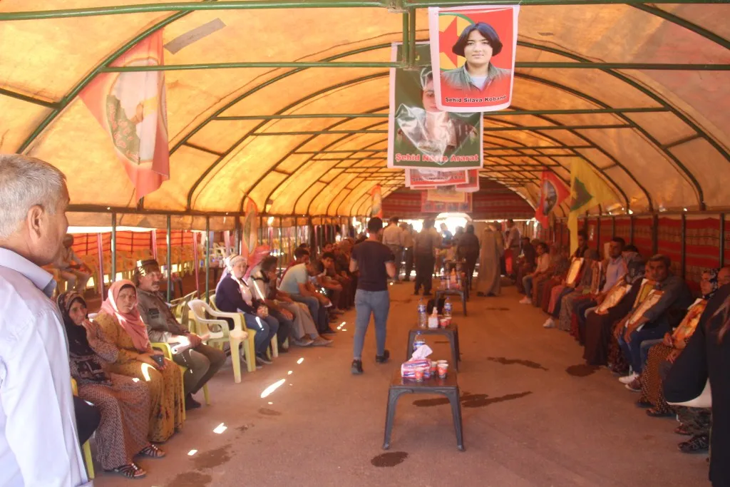 Pueblo de Kobani ofreció sus condolencias a las familias de los mártires