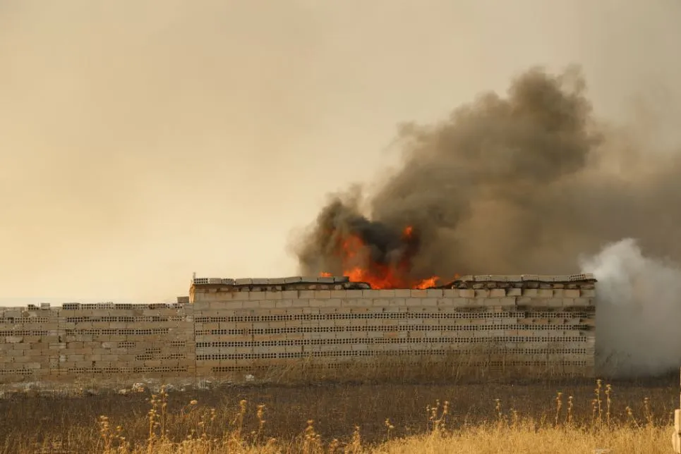 Fuerzas del régimen sirio impiden extinguir el fuego al sur de Qamişlo