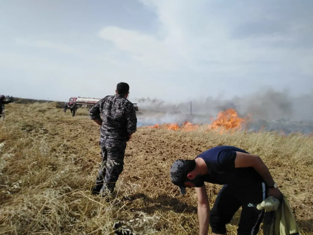 Miles de dunums quemados en Tel Tamir y las fuerzas de seguridad detienen al perpetrador