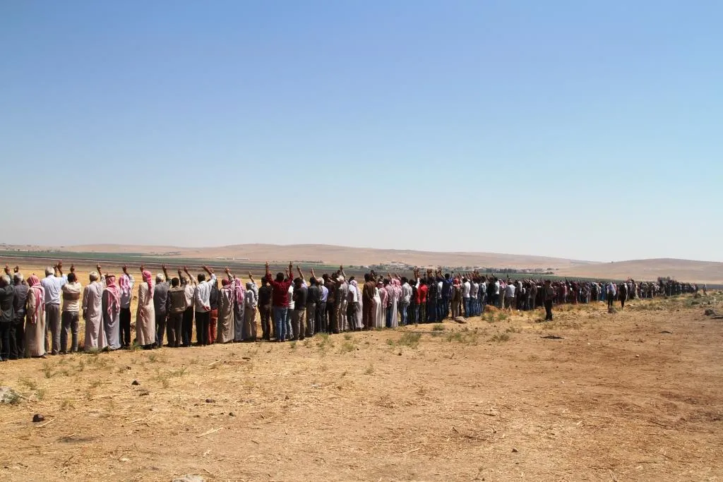 Kobani ... Escudos humanos por tercera semana rechazando las amenazas turcas