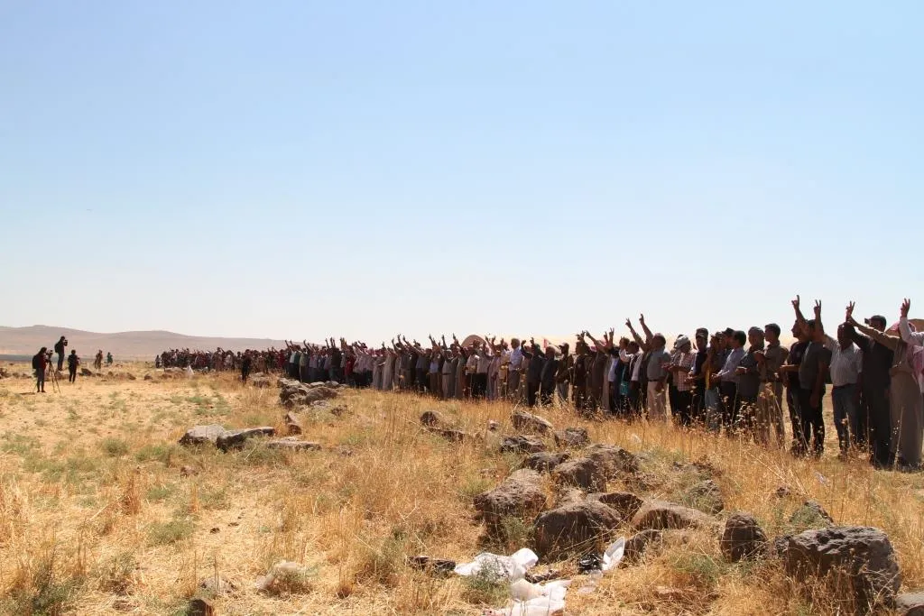 Kobani ... Escudos humanos por tercera semana rechazando las amenazas turcas