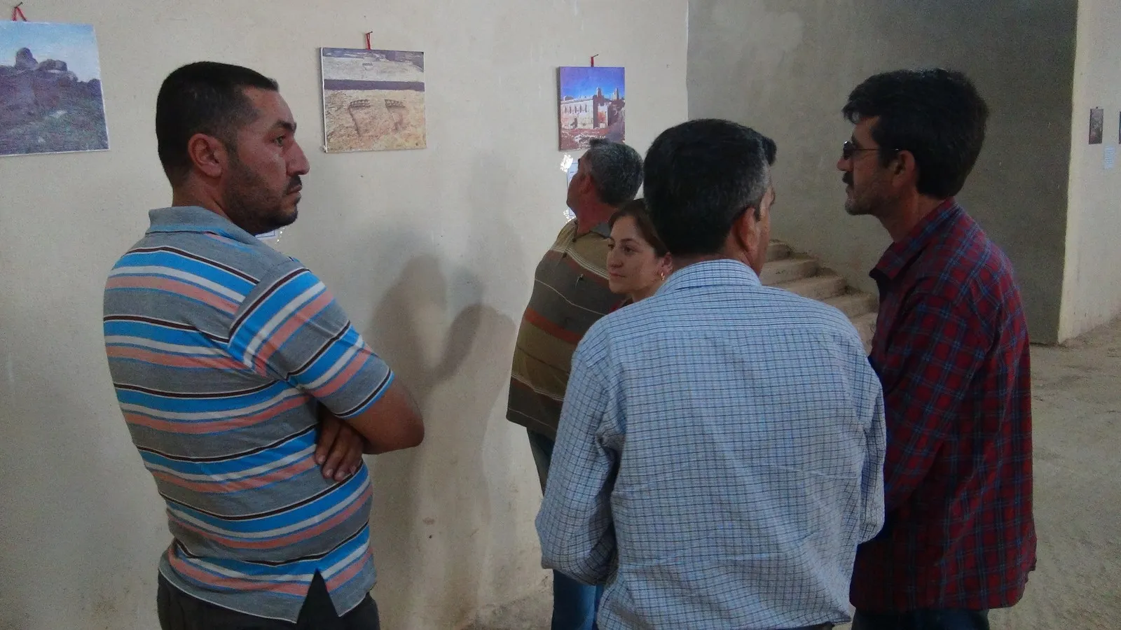 Delegaciones ven fotos de la agresión turca en exhibición en al-Shahba