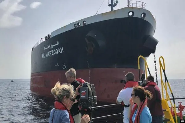 Pérdida de contacto con un petrolero de los EAU en el estrecho de Ormuz