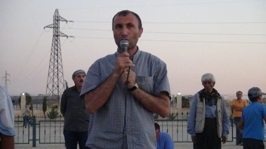 Pueblo de Kobani enciende velas en los santuarios de los mártires de julio