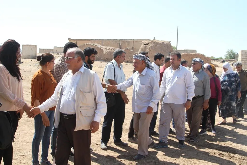 En la frontera turca... la actividad de escudos humanos en Kobani entra en su día 21