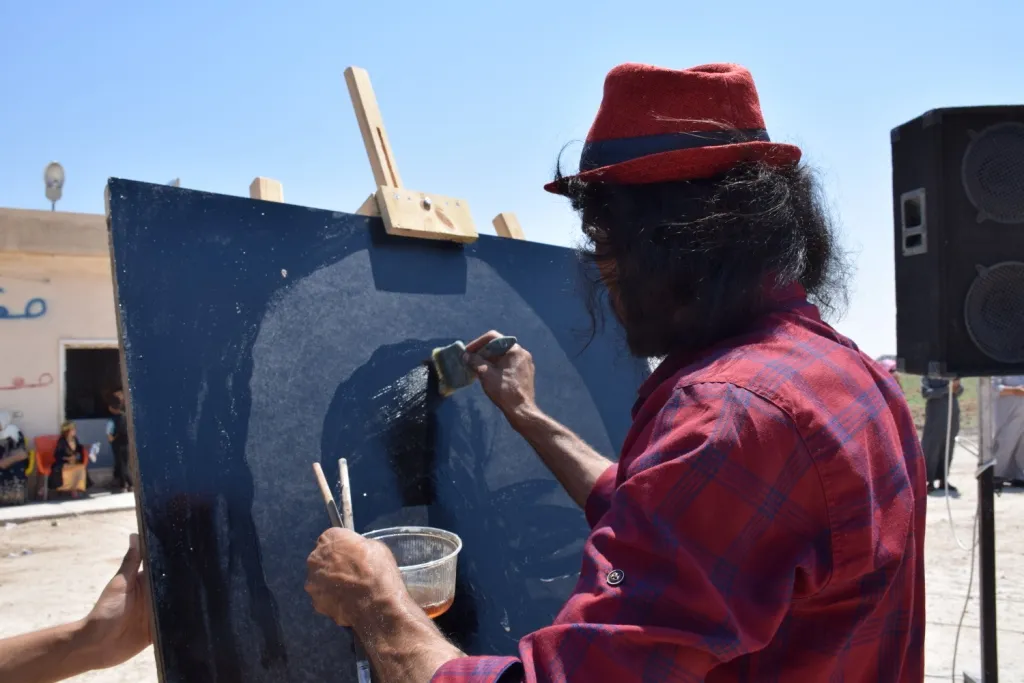 Un artista sosteniendo su pincel... Otro aspecto de la resistencia