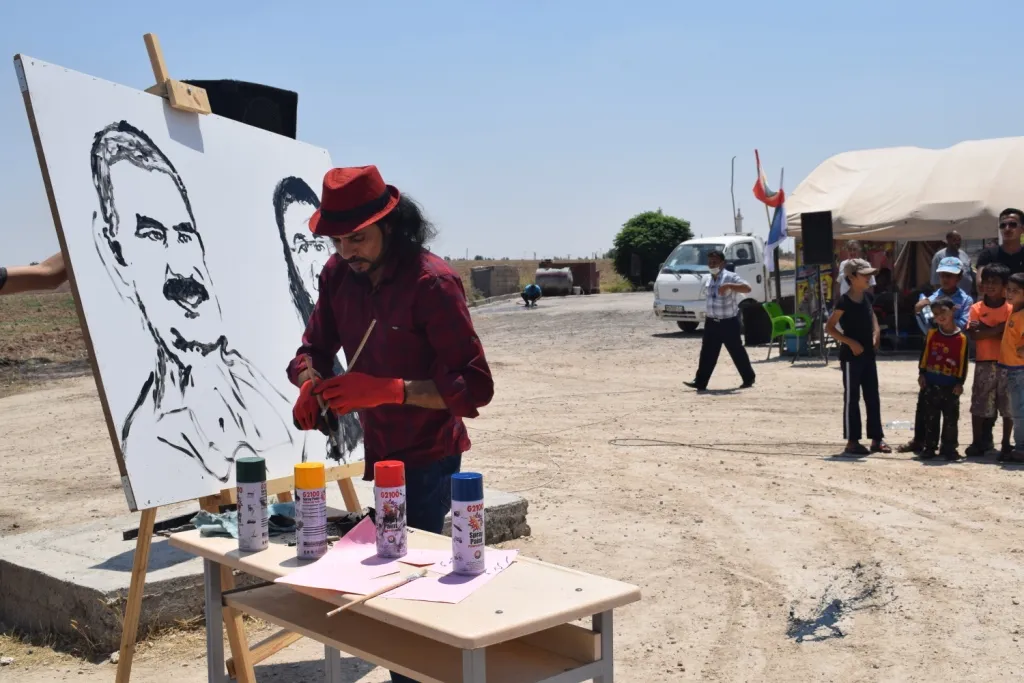 Un artista sosteniendo su pincel... Otro aspecto de la resistencia