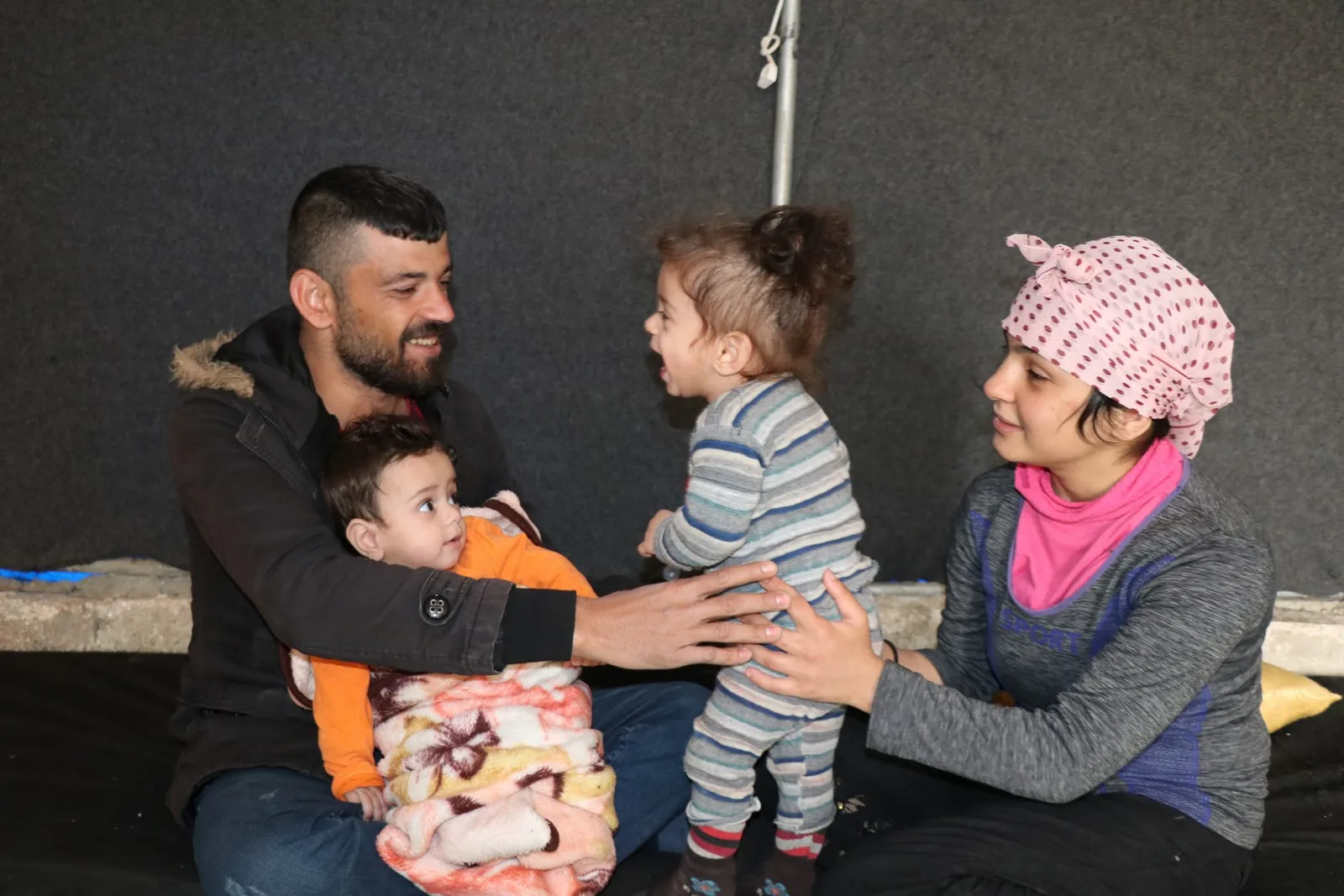 ¡Destino desconocido de un bebé secuestrado por Turquía del seno de sus padres!