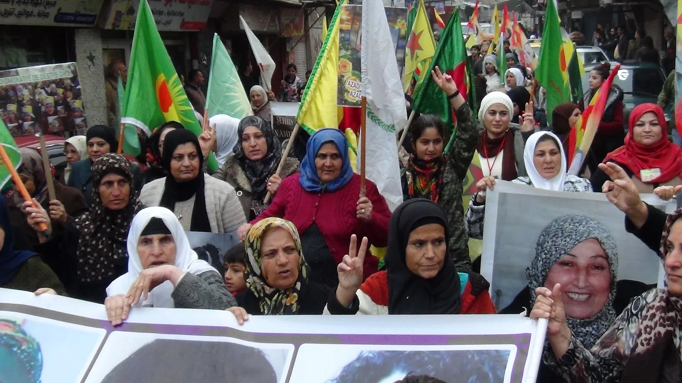 mujeres del mundo se manifestaron en plazas en el día internacional para combatir la violencia