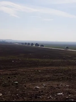 Patrulla rusa conjunta con el ejército de ocupación turco moviéndose al oeste de Darbasiyyah