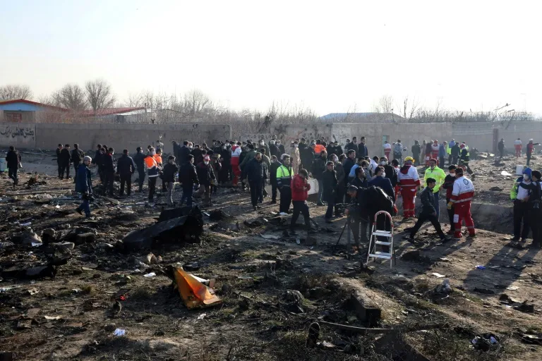 Irán ... 170 pasajeros muertos después de que un avión ucraniano se estrellara