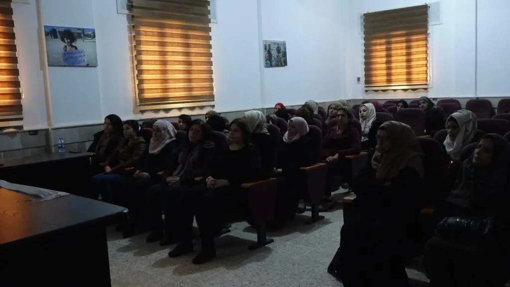 Conferencia titulada "Violaciones de la ocupación turca en Afrin" para mujeres de al-Raqqa