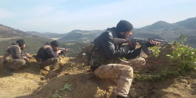 Turquía y sus mercenarios asaltan Neirab; fuerzas del régimen destruyen vehículos turcos