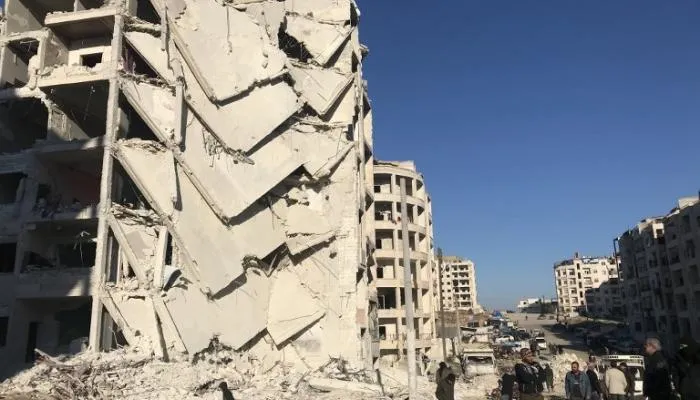 Bloomberg: Cientos de tanqes turcos a Idlib, en medio de las expectativas de una confrontación con el régimen sirio