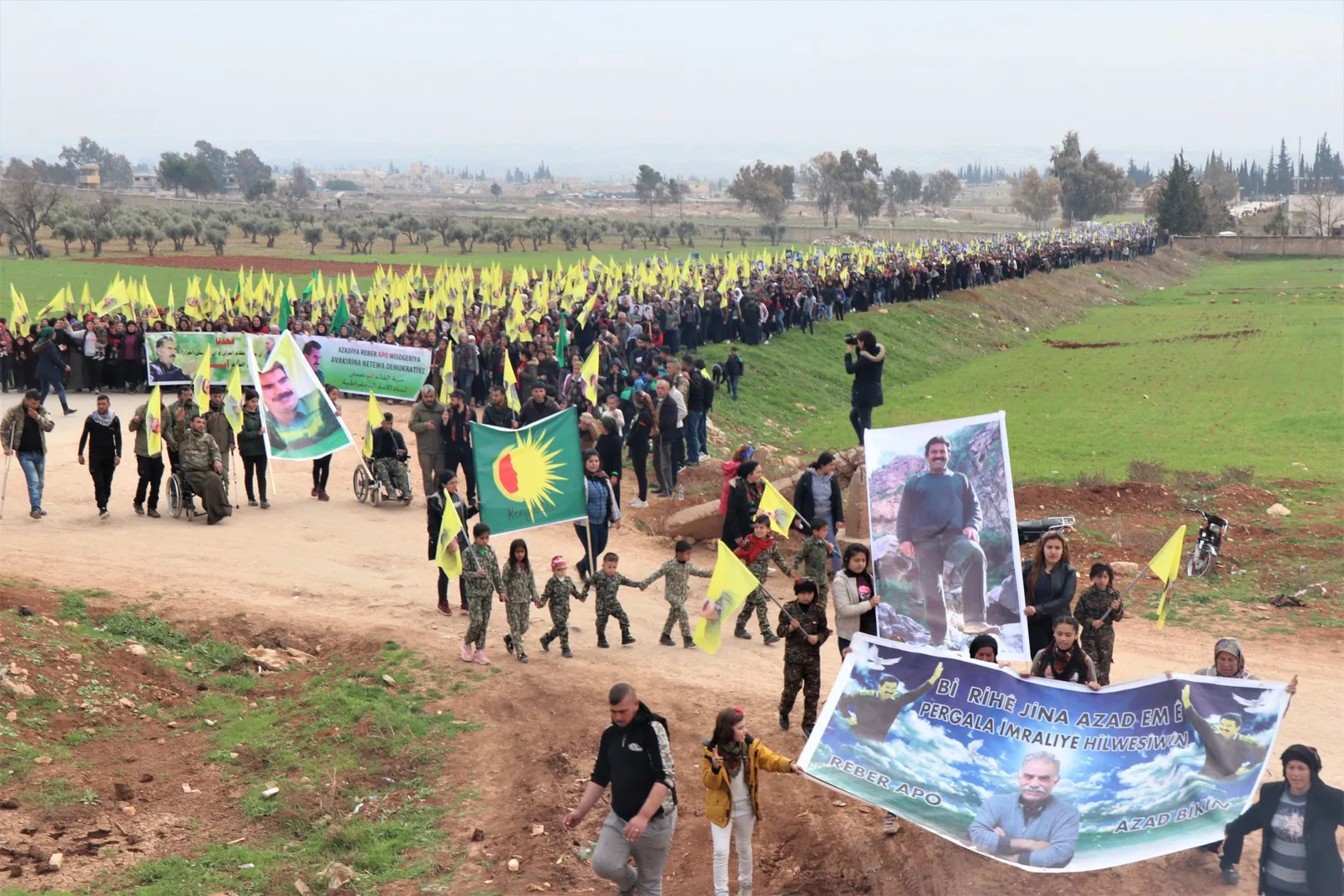 Miles se levantan en Afrin y al-Shahba para el líder Ocalan