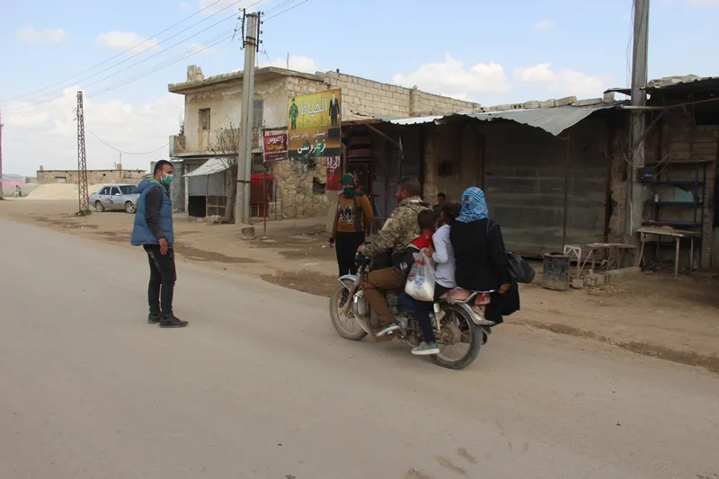 Puestos de control de civiles en al-Shahba impiden la entrada de extranjeros al cantón