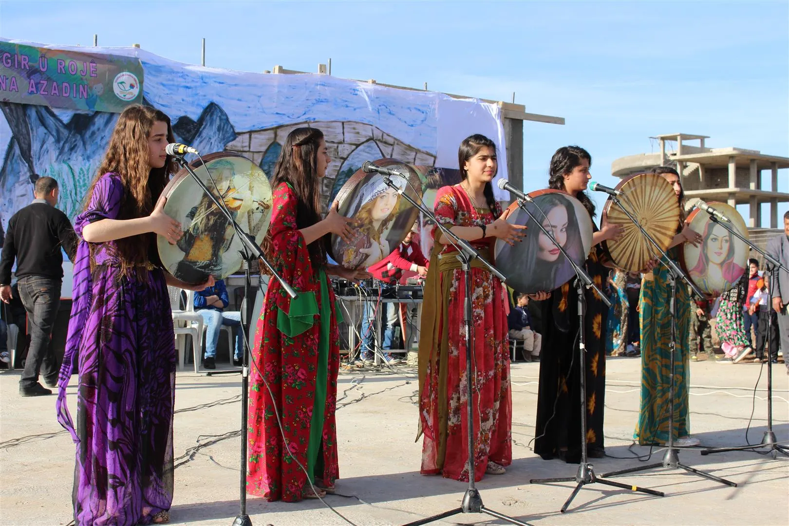 La antorcha Newroz está encendida durante 2632 años a pesar de los intentos de apagarla