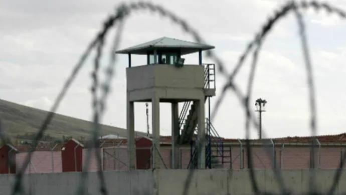 En medio del brote de corona virus, demandas para liberar prisioneros en Turquía