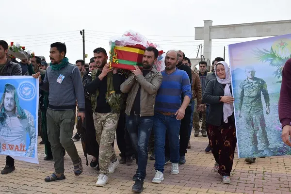 Entierran el cuerpo del mártir Wael Saleh en Qamishlo