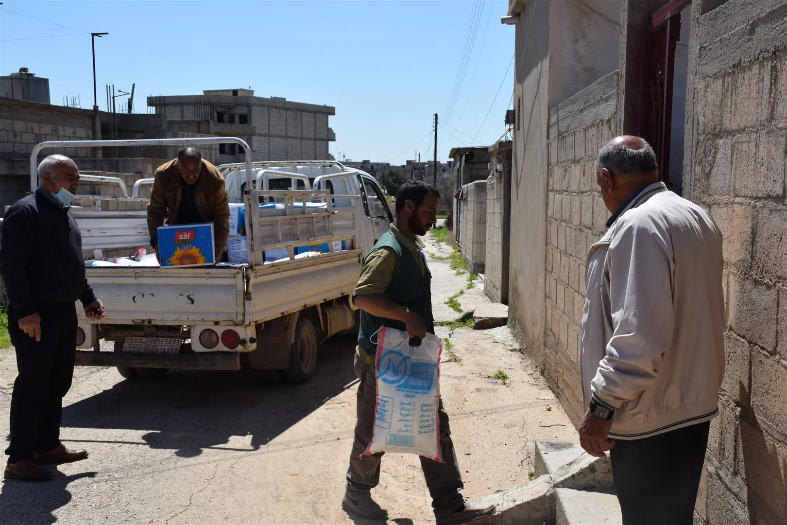 1er lote de ayuda distribuida en el cantón Qamishlo