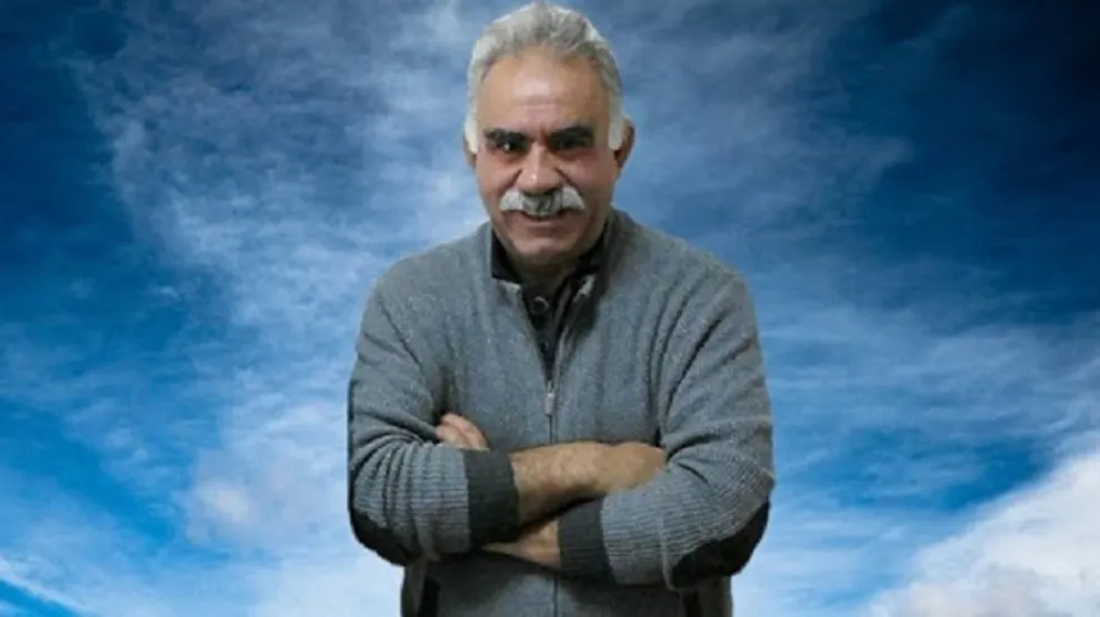 El líder Ocalan hace una llamada telefónica con su familia.